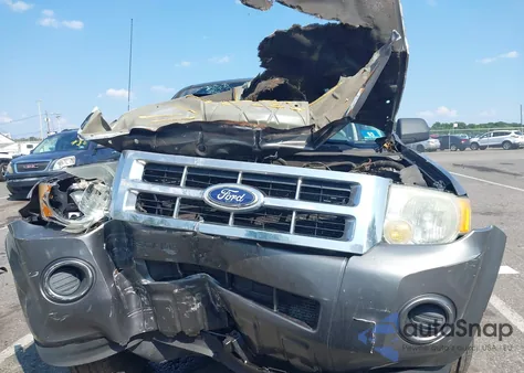 2010 Ford Escape Xls z USA, uszkodzony, nr VIN 1FMCU0C71AKA70697